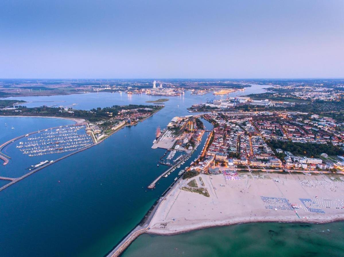 Sonnendeck, Direkt Am Leuchtturm Apartment Росток Екстериор снимка